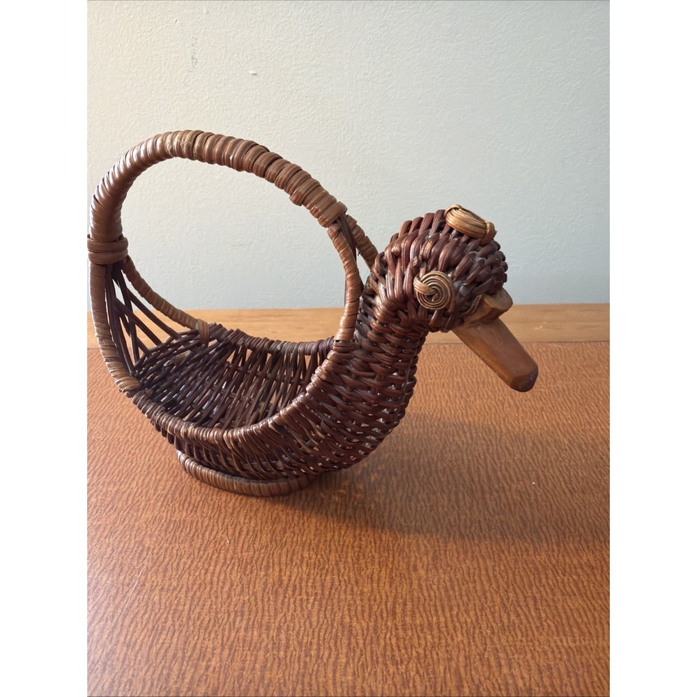 Vintage Mini Small‎ 1960s Duck Shaped Weaved Wicker Tabletop Basket